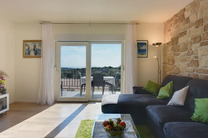 590 meters to the beach with sea views - Image 1