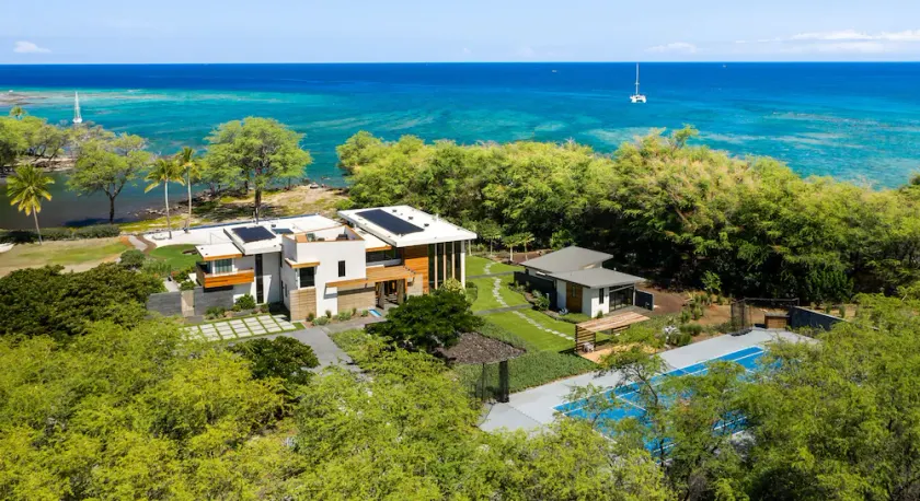BRAND NEW BEACHFRONT RESORT HOME 2 acres avec piscine, tennis, volley-ball, plus - Image 1