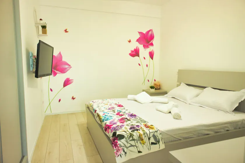 Cozy Flowers Studio • Near Coresi Mall - Image 1