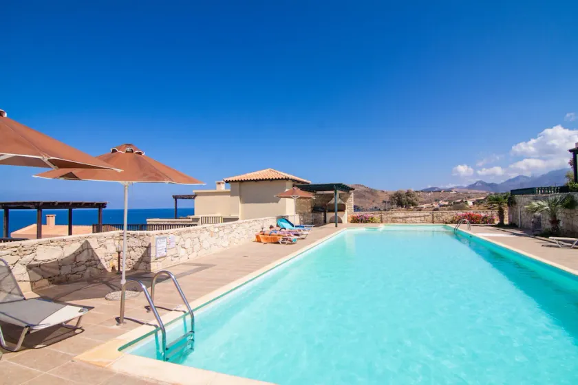 Lili Seafront House, walking distance to the beach & amenities! - Image 1