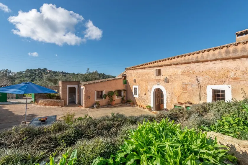 Charming Holiday Home Can Bonjesus with Mountain View, Wi-Fi, Garden & Terrace; Parking Available, Pets Allowed - Image 1