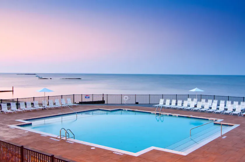 19.-26. Juli 2019 Water's Edge Resort und SPA in CT. SONDERPREIS $ 1.200 / WOCHE - Image 1
