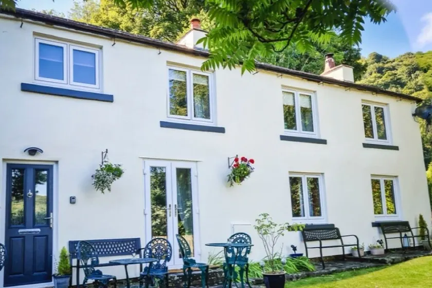 Detached, 6 bedroomed cottage in Matlock Bath, on the edge of the Peak District - Image 1