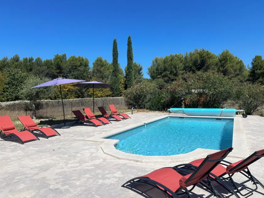 Proche Roussillon, La villa rouge Luberon, piscine chauffée, climatisation et vue Luberon - Image 1