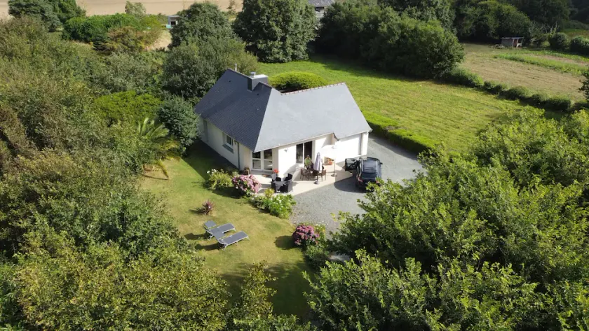 Single Storey house, two bedrooms, GR34, TV, WIFI, sea peach - Image 1