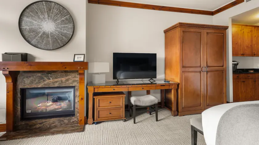 374 Lodge At Spruce Peak Ski In Ski In Ski Out King Studio By Stowe Mountain Rentals - Image 1