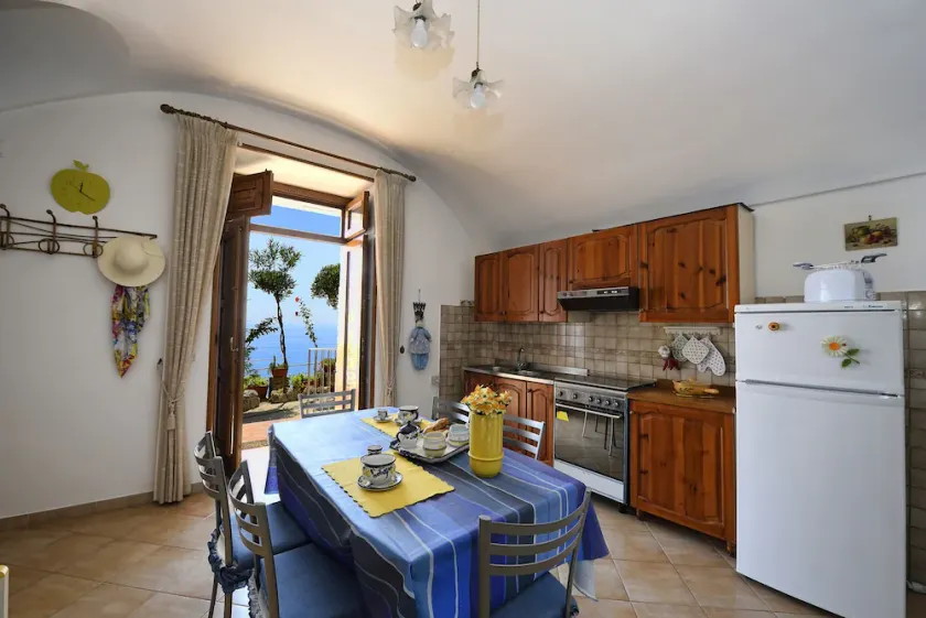 Nice and Romantic Apartment with Sea View  - Image 1