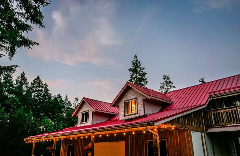 Quirky Farm Stay - 2 Bedrooms - Hot tub - Image 1