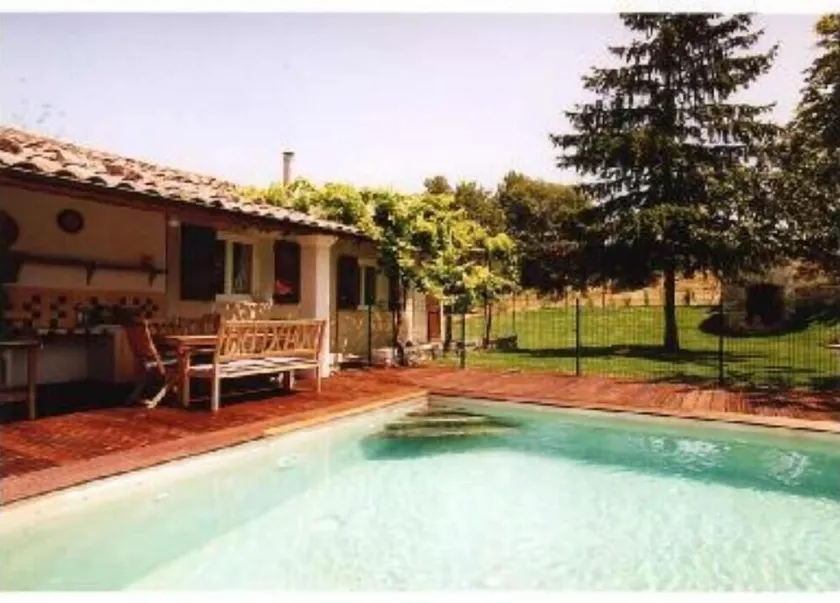 Maison avec jardin cloturé et piscine privée - Image 1
