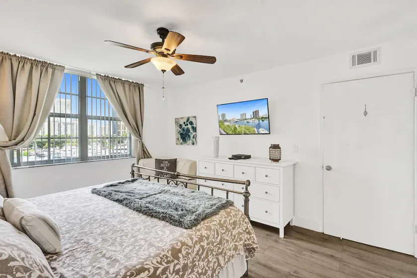 Beautiful Yacht Club at Aventura amazing Marina view -Parking included - Image 1