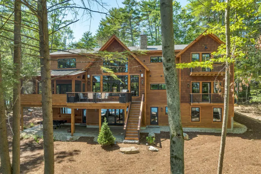 Ultimate luxury on Winnipesaukee Sleeps 18 Huge Beach - Image 1