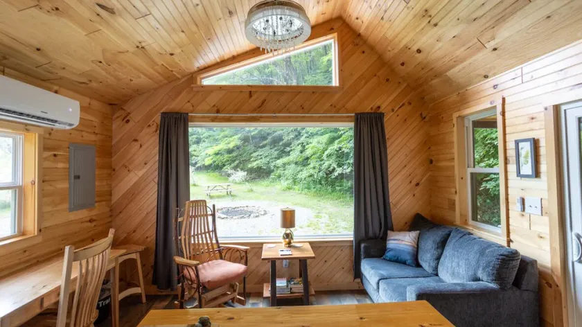 Stunning Cabin & Mountain Hiking! - Image 1