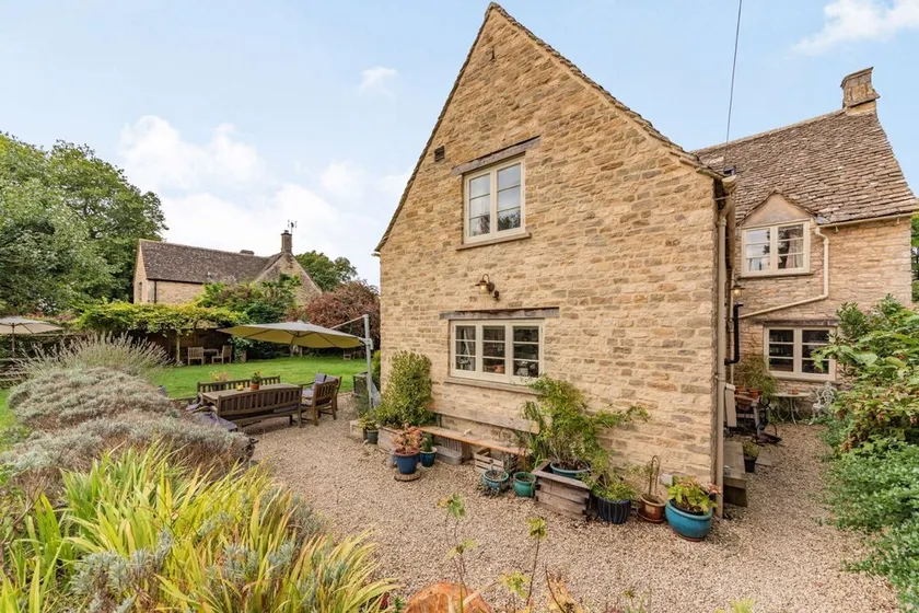 An impressive five bedroom country home in the heart of the Cotswolds - Barnsley Cottage - Image 1