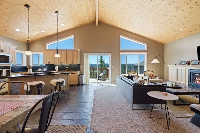 Golden Butte 4 Bedroom Home by RedAwning - Image 1