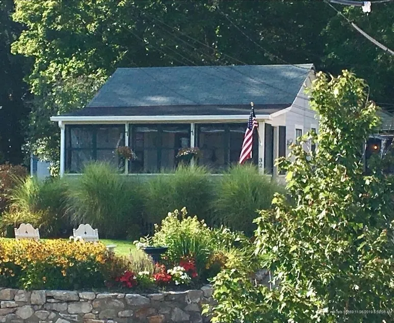 Unbeatable location! Walk to beach and town. - Image 1