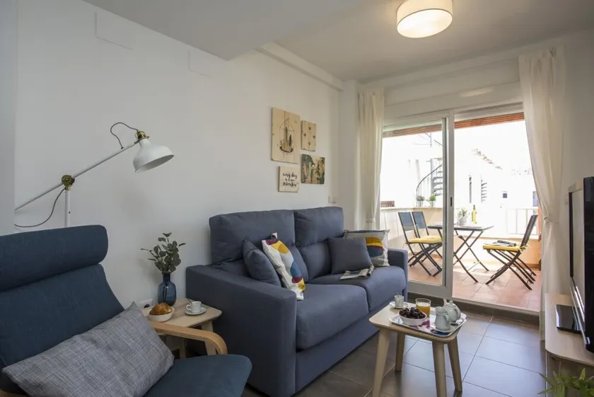 L'appartement à Puçol dispose de 2 chambre(s) et peut accueillir 6 personnes.Logement de 105 m².Il est situé dans une zone idéale pour les enfants et à côté de la mer.Il dispose d'un ascenseur, terrasse de 10 m², lave-linge, fer à repasser, sè - Image 1