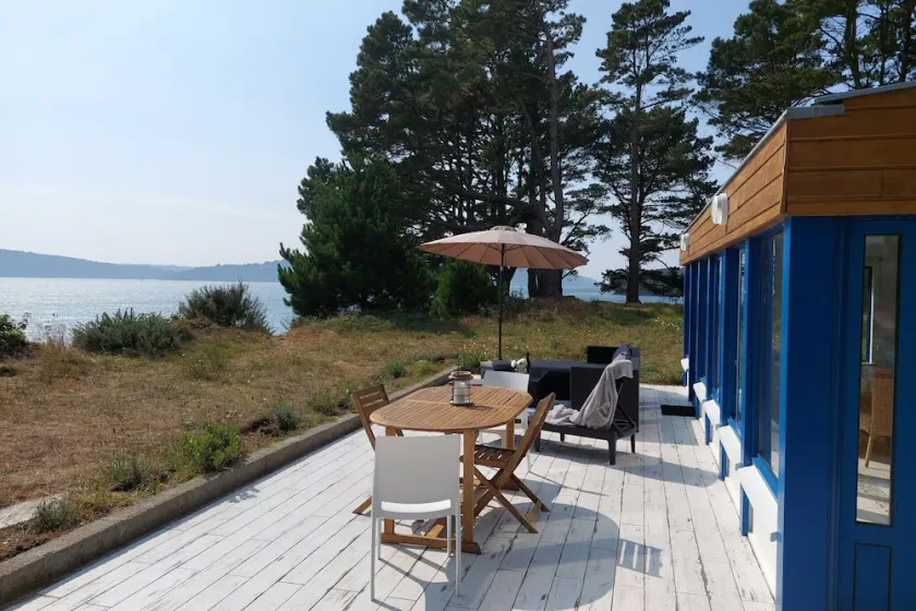 Holiday home in a secluded location surrounded by the sea Hanvec - Image 1