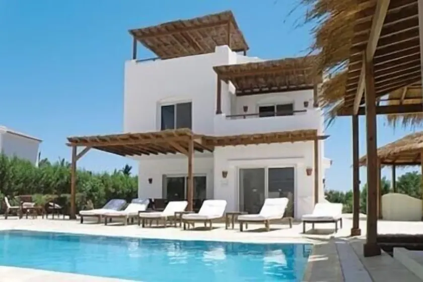 Large villa with heated pool directly on the lagoon beach with private jetty - Image 1