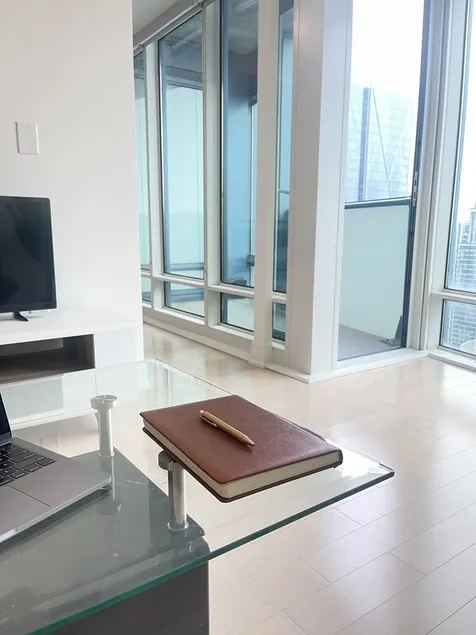 Lake Views High Floor 1 Bed + 2 Bath + Den - Image 1