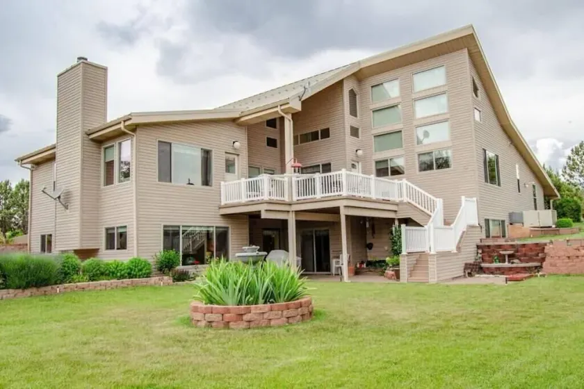 Imaculate home on 20 acres one mile off 1-15, minutes from Kolob Canyon. - Image 1