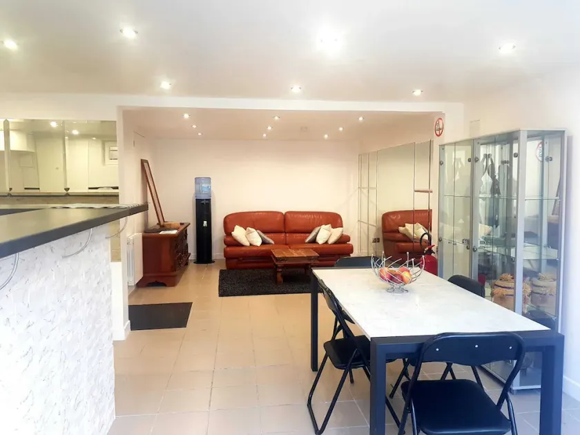 Modern 1-bedroom apartment+ jacuzzi - Image 1