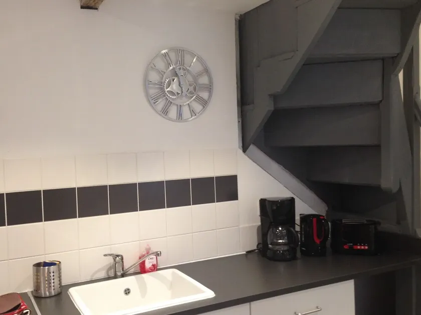 Located in the inner city of Honfleur, with aspect of both town house and apt. - Image 1