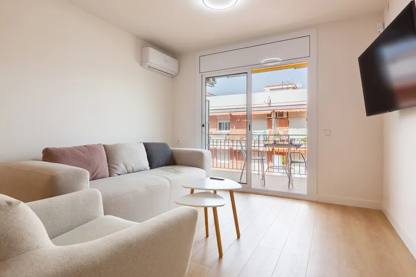 Apartamento 'Blue Coast' con vistas al mar, Wi-Fi y aire acondicionado - Image 1