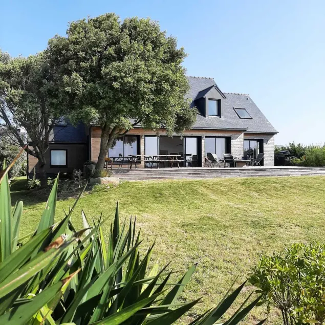 A magnificent villa for 14 people. Right on the beach - Image 1
