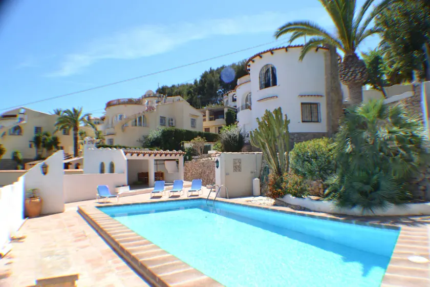 2 Bedroom Private Apartment, Beautiful Gardens, Private Pool & Air Conditioning - Image 1