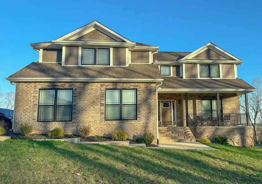 5-bedroom vacation home with private slip, just 10 minutes from the marina - Image 1