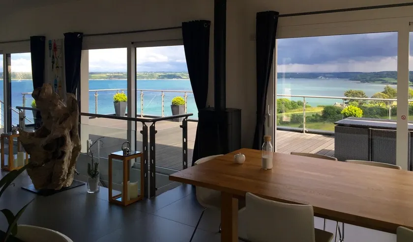 Pragtfuldt hus med uigennemsigtig havudsigt - Image 1
