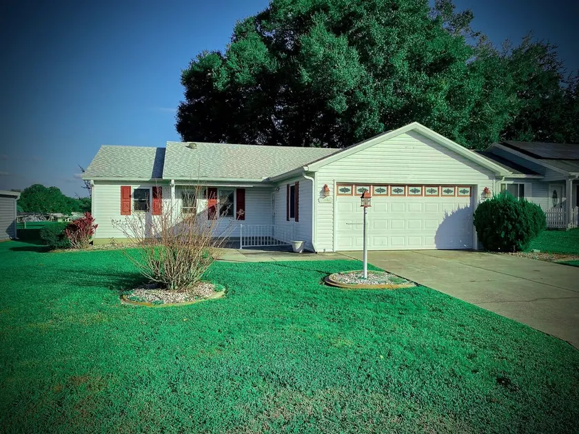 Stunning View - Villages Golf Course Front Home near Spanish Springs Town Square - Image 1