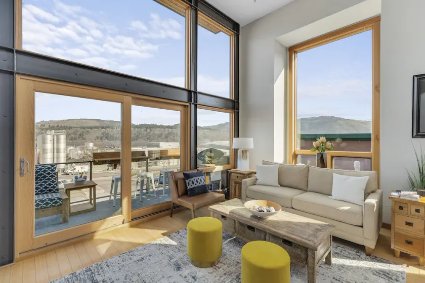 UNBEATABLE LOCATION! Downtown Hood River Loft with Views, Pet Friendly - Image 1