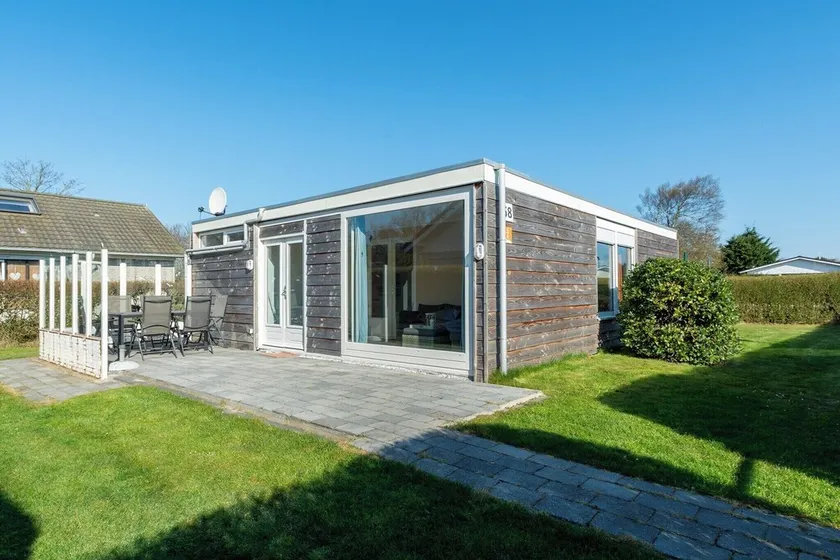 Bungalow in Julianadorp near Sandy Beach - Image 1