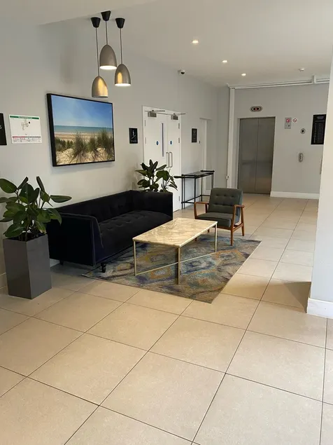 Modern 1 bedroom city apt- Central Stylish living - Image 1
