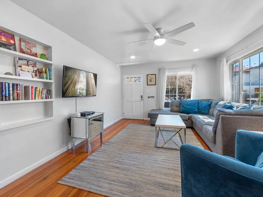 La Jolla Ocean Dream - Amazing Location, Walk to the Beach, Dog Friendly! - Image 1