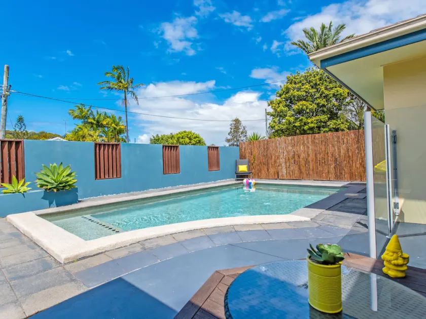 10min walk to SLSC Beach, Pets, Pool table, Wifi, AC,~ Coolum Wave - Image 1