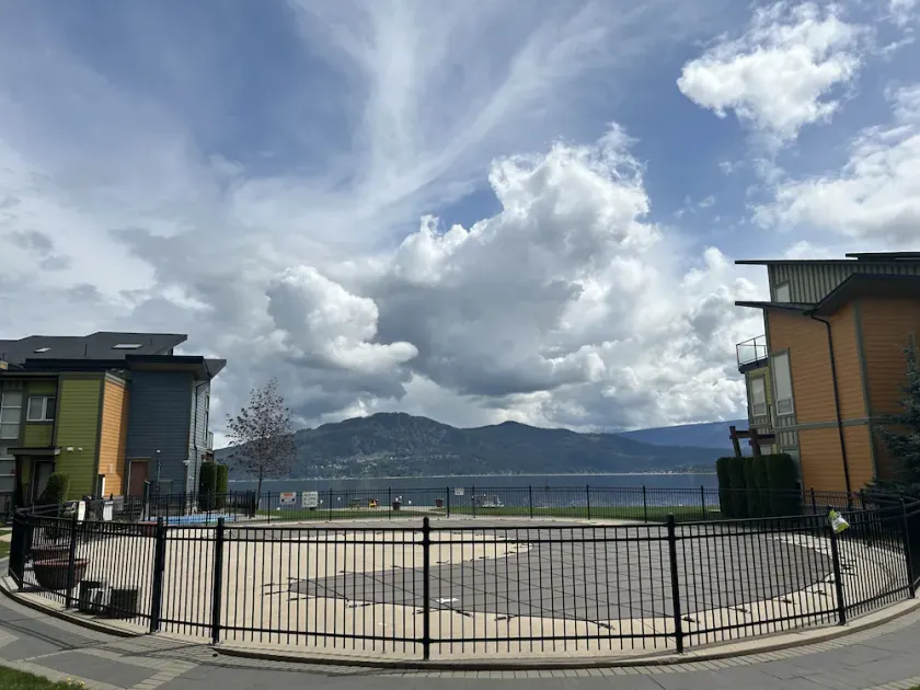 lakefront! - Image 1
