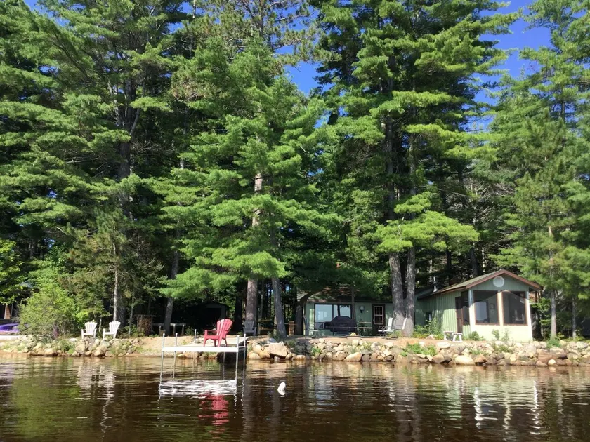 Cottage familial Round Lake, près des parcs provinciaux Bonnechere, Foy et Algonquin - Image 1