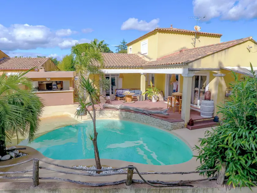 Smuk privat feriebolig for 6 personer med klimaanlæg, privat pool, WIFI, TV og terrasse - Image 1