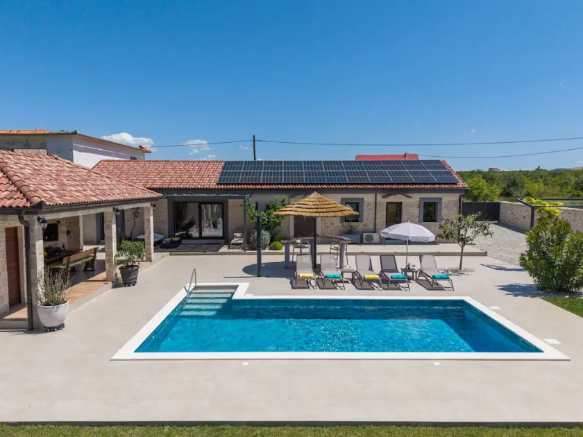 Villa mit Terrasse, Grill und privatem Pool | Poolblick - Image 1