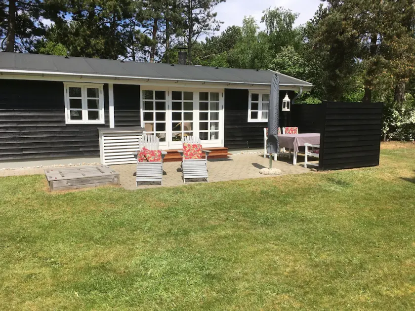 Family friendly holiday home by a good beach, close to swimming pool and amusement park - Image 1