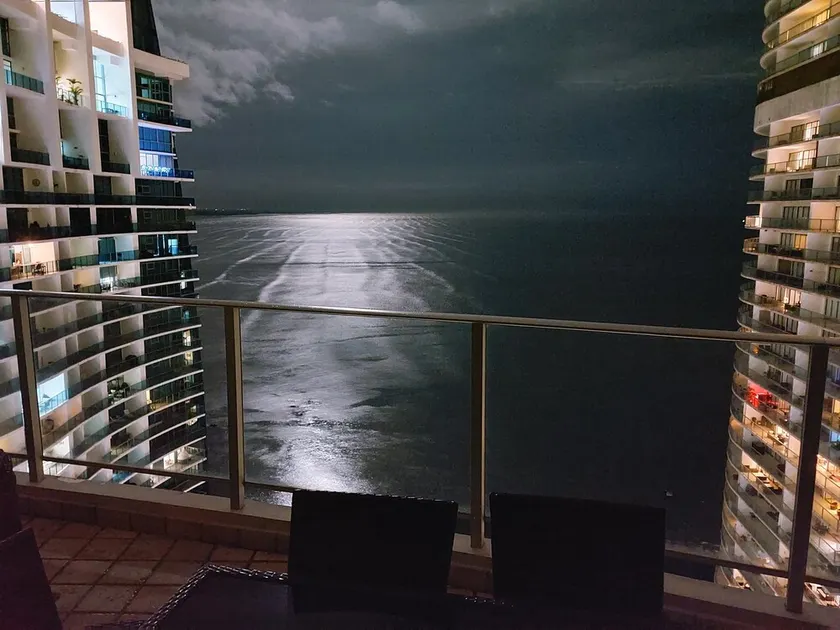 Lux 3/3.5 - 3000sft Condo Next to Trump Hotel - Image 1