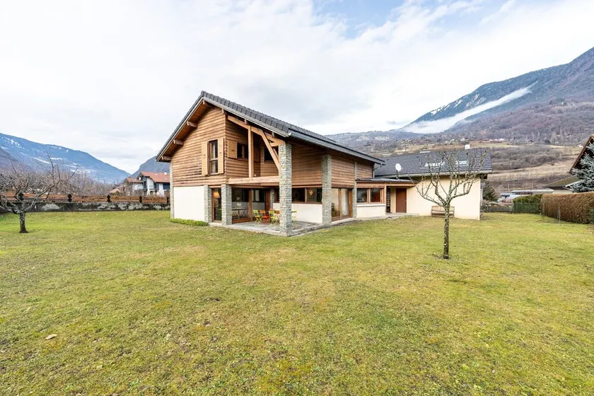 Chalet 'Pierre Et Bois' avec vue sur la montagne, terrasse privée et Wi-Fi - Image 1