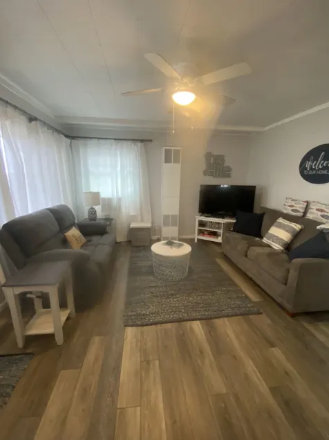 Cute, cozy, updated cottage just steps from gorgeous Houghton Lake - Image 1