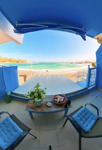 Deluxe Beach Apartment- Sleeps 2 & Private Terrace - Image 1