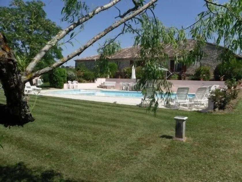 Maison de charme, très bien équipée avec tennis privé et piscine chauffée - Image 1