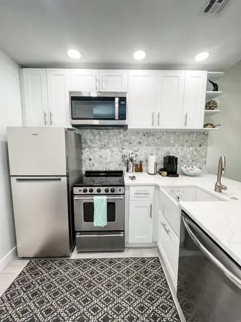 2bd 2ba New condo in the heart of Naples. 10mins to the beach & shops!  - Image 1