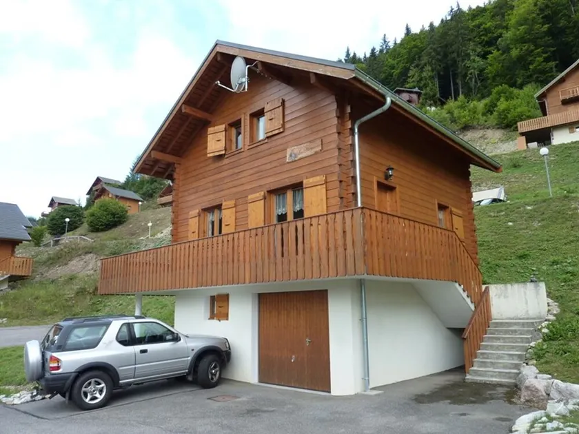 Chalet 3 étoiles avec grande terrasse dans un cadre verdoyant - Image 1