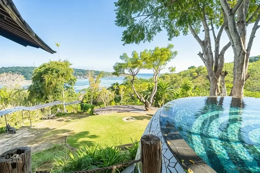 Bong Lux Hostel Nusa Lembongan - Image 1
